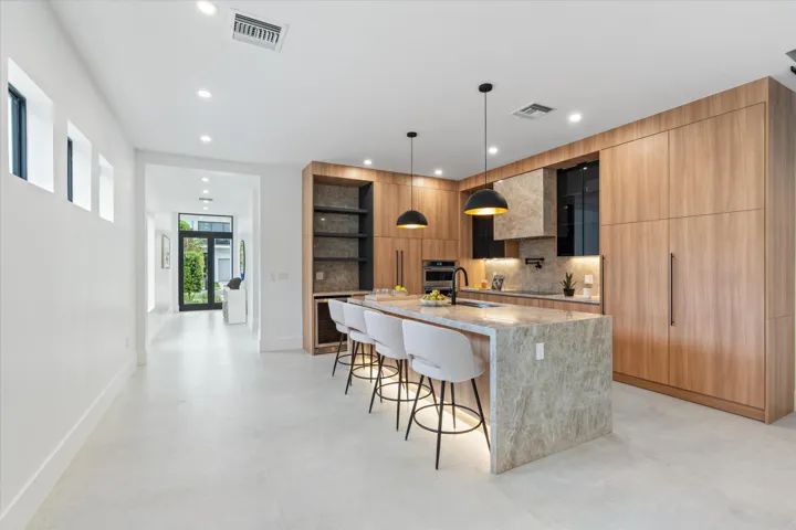 06-1131 NE 12th Ave Ft. Lauderdale, FL-1