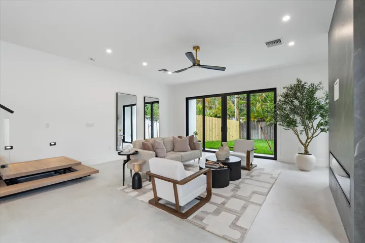 02-1131 NE 12th Ave Ft. Lauderdale, FL-1
