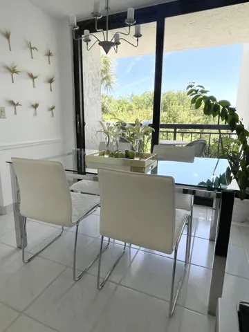 Breakfast nook