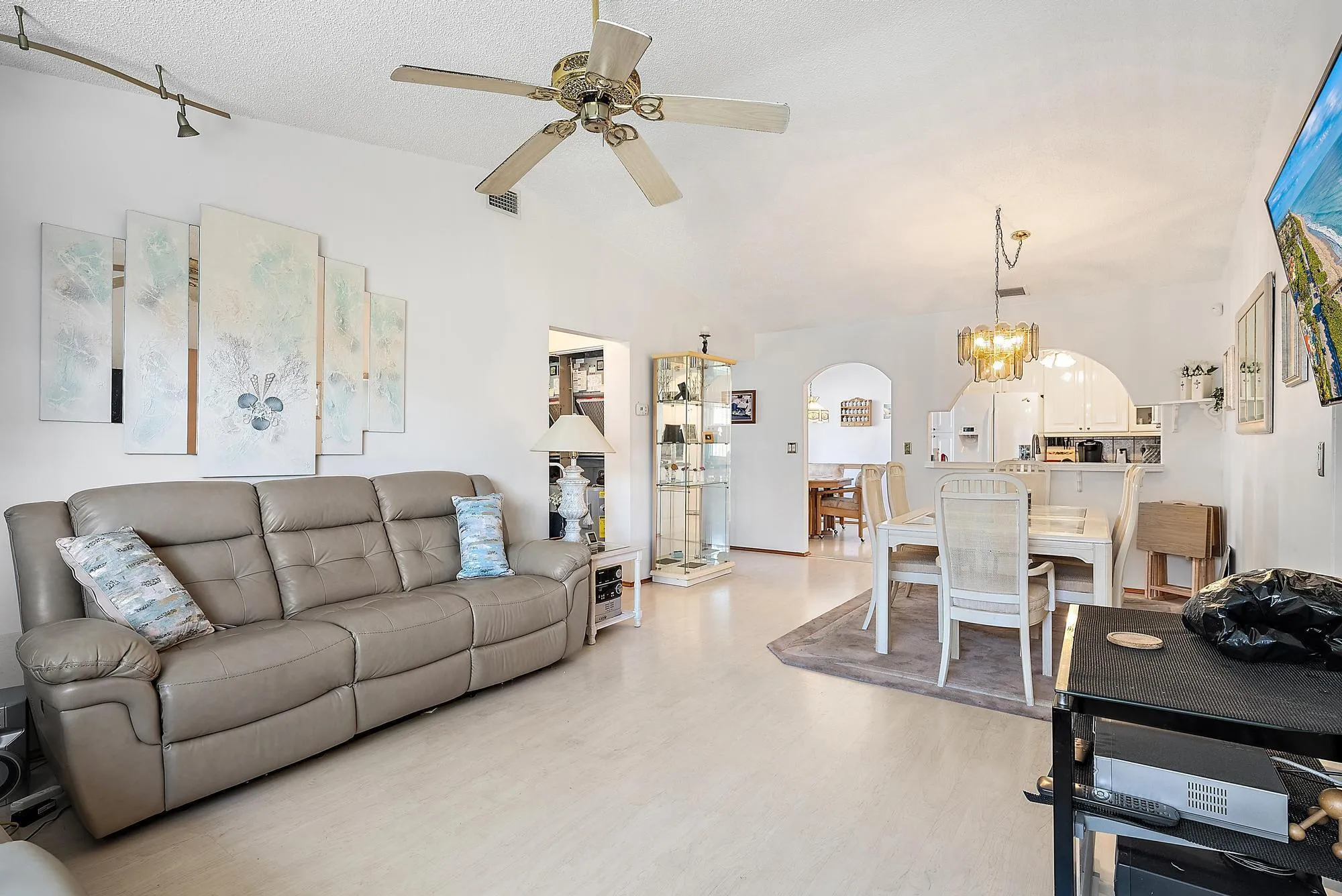 7633 Tahiti Ln 204-6