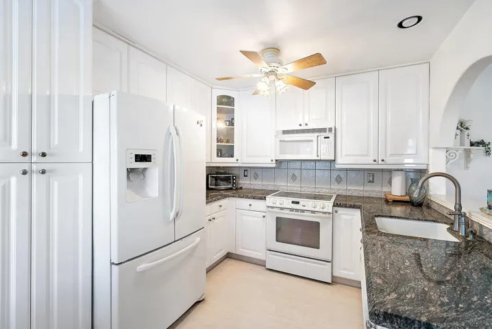 7633 Tahiti Ln 204-2
