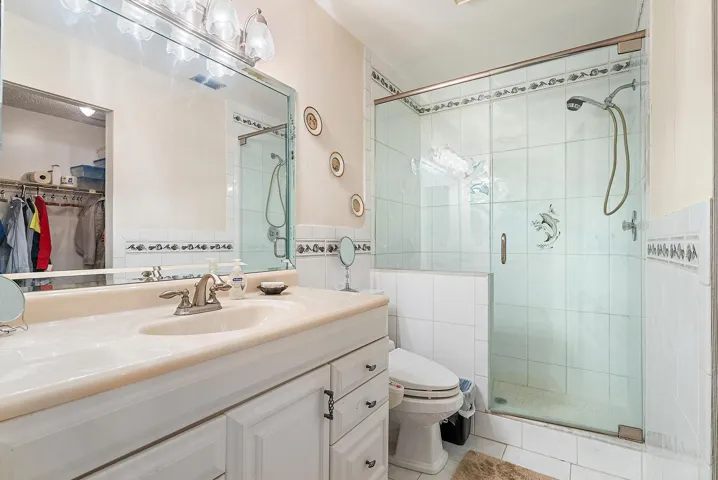 7633 Tahiti Ln 204-11