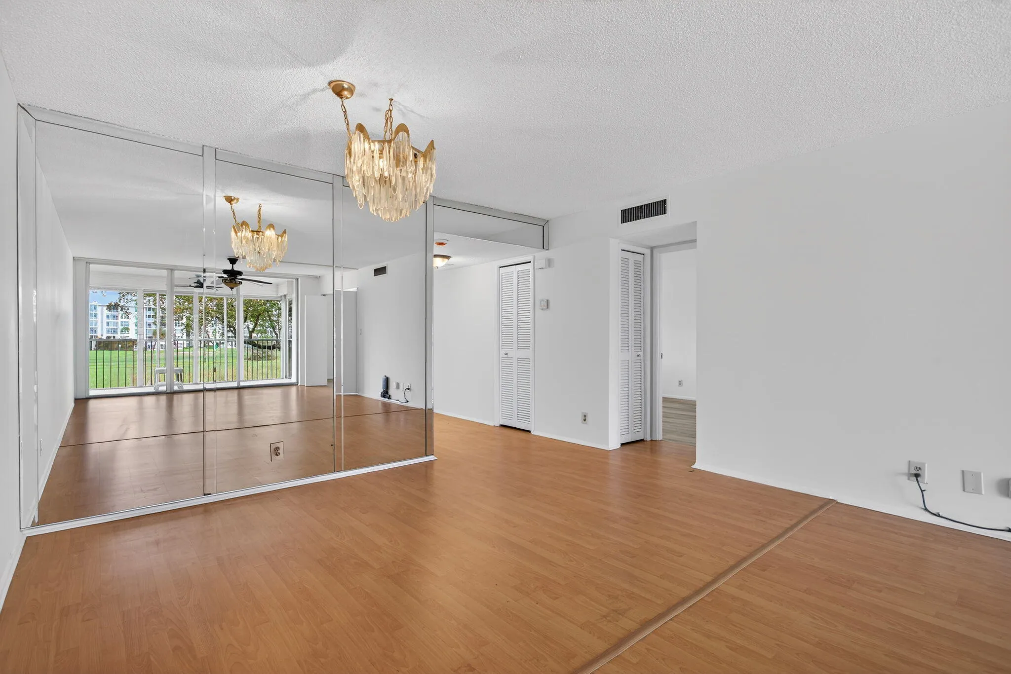 9-web-or-mls-2561 -2564