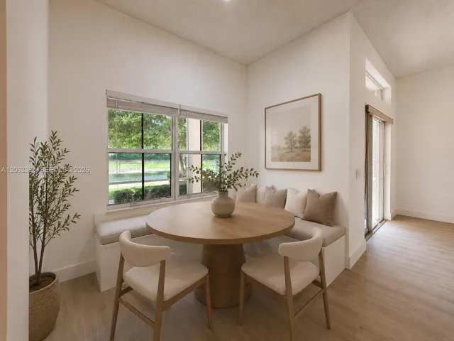 Additional breakfast area (Virtually Staged)
