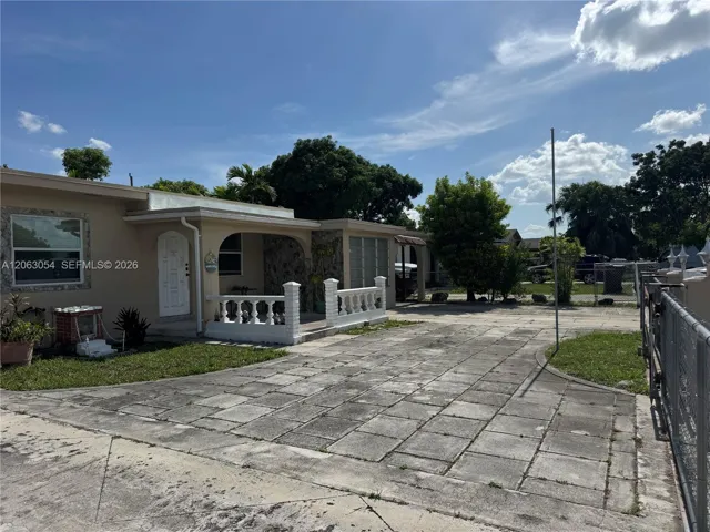 Lt side of circular driveway