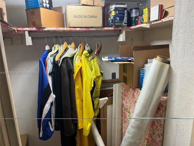 Hall utility room