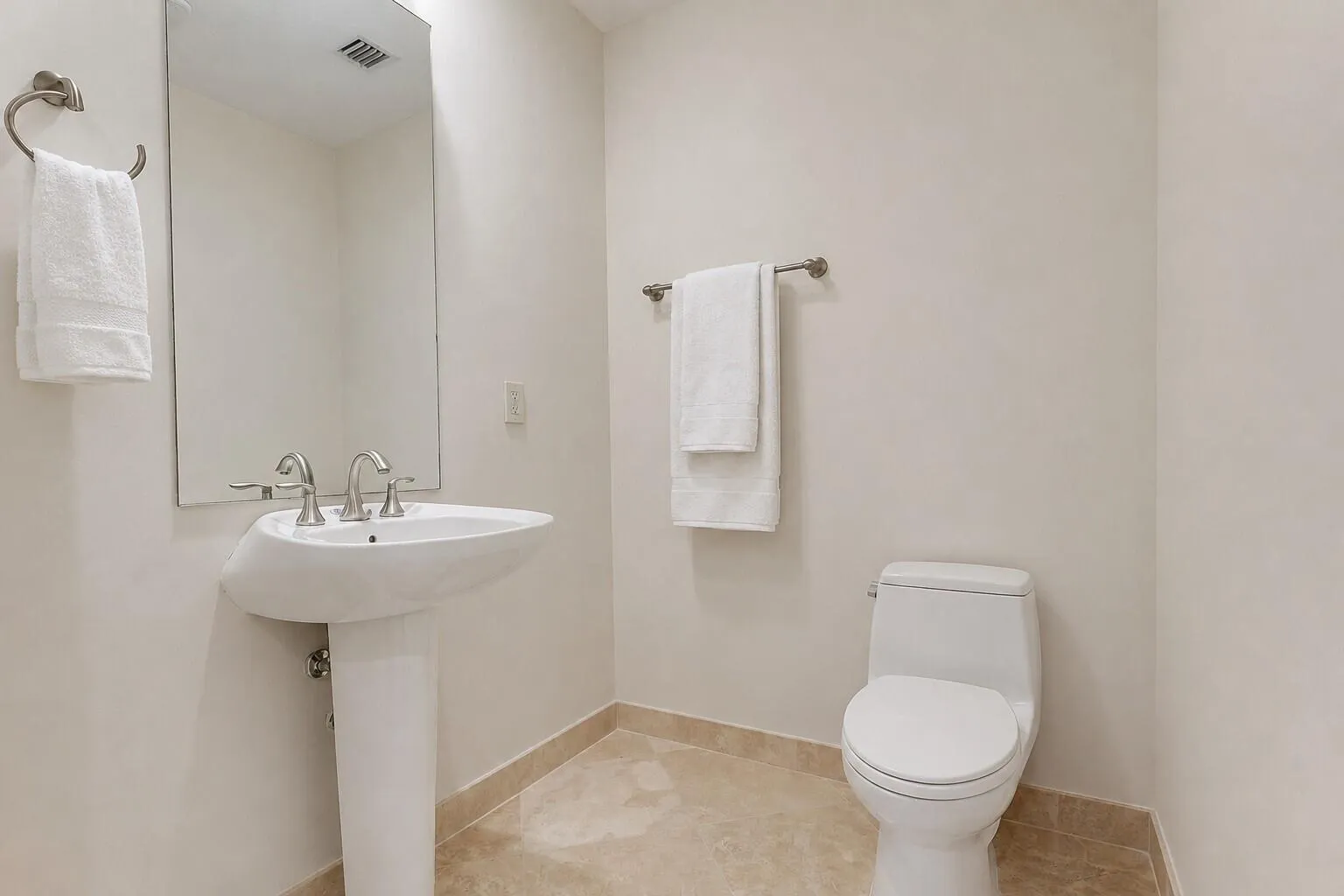 Powder Room/Bathroom 3