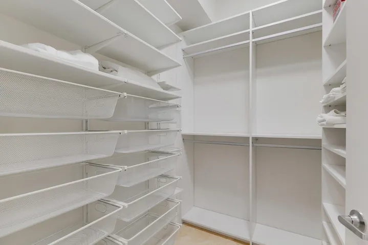 Custom Walk-in Closets