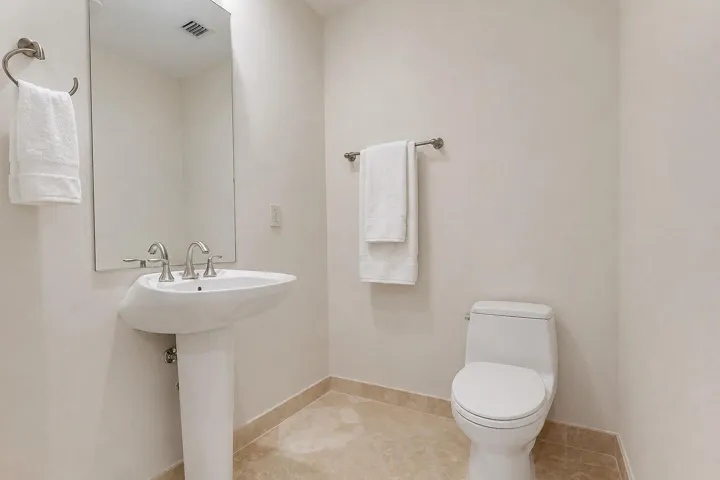 Powder Room/Bathroom 3