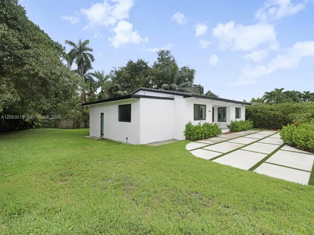 Large Side Yard