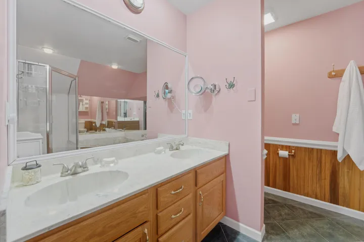 2nd floor primary bathroom