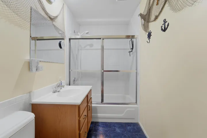 2nd floor bathroom