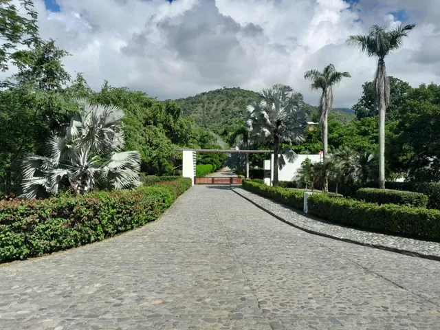 Subdivision with a gatehouse, security, and drinking water supply by EPM.