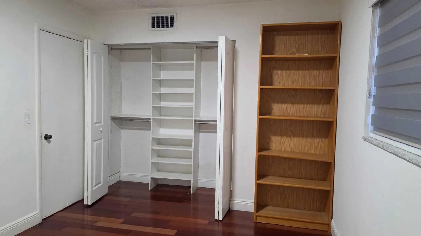 2 Bed closet