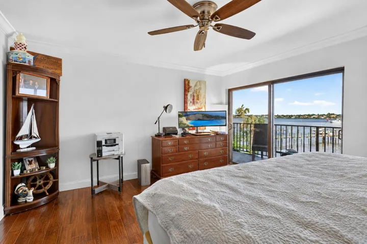 2ND BDRM RUG NO THERE