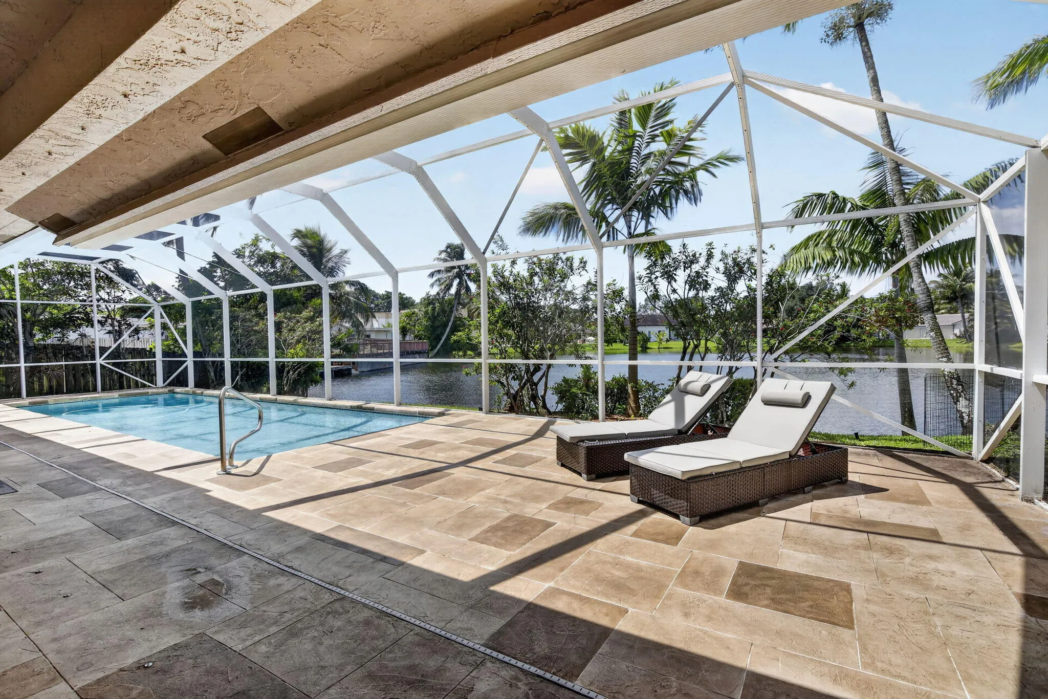Pool/Patio/Lake