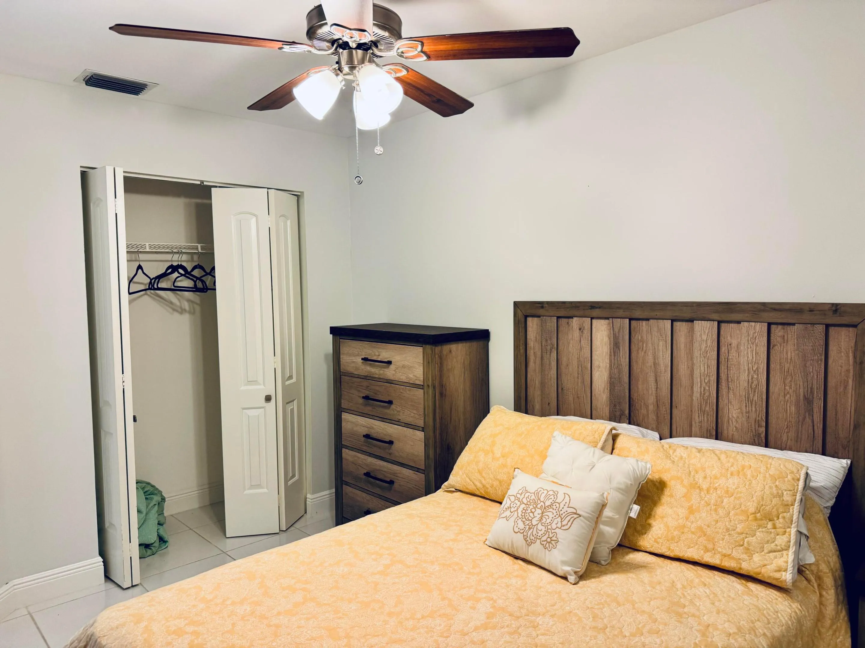 2nd bedroom