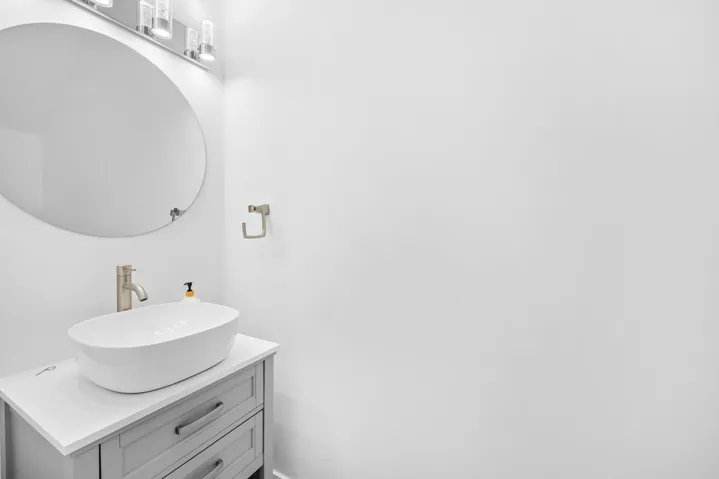 1/2 bathroom