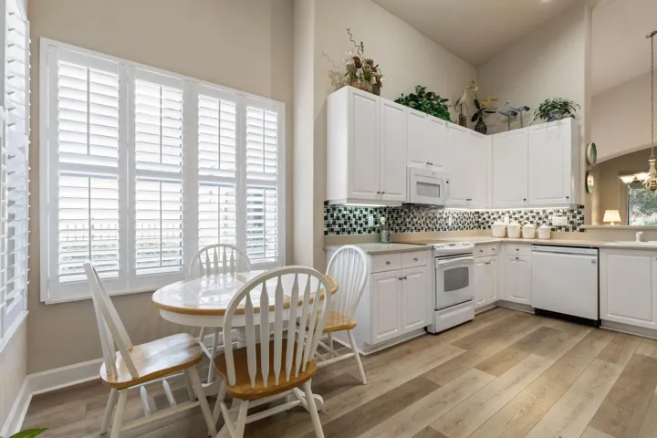 21-web-or-mls-10 River Park Dr N-21