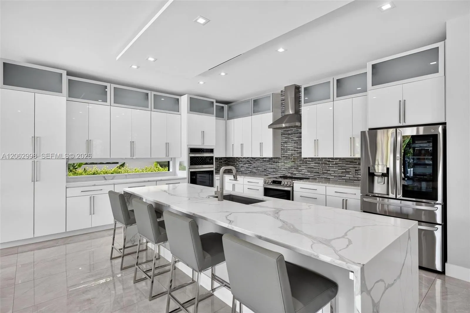 Chef's kitchen w/ counter seating, quartz waterfalls, 2 ovens, pot filler, tons of storage, KraftMaid​​‌​​​​‌​​‌‌​‌‌​​​‌‌​‌​‌​‌​​​‌​​ cabinets