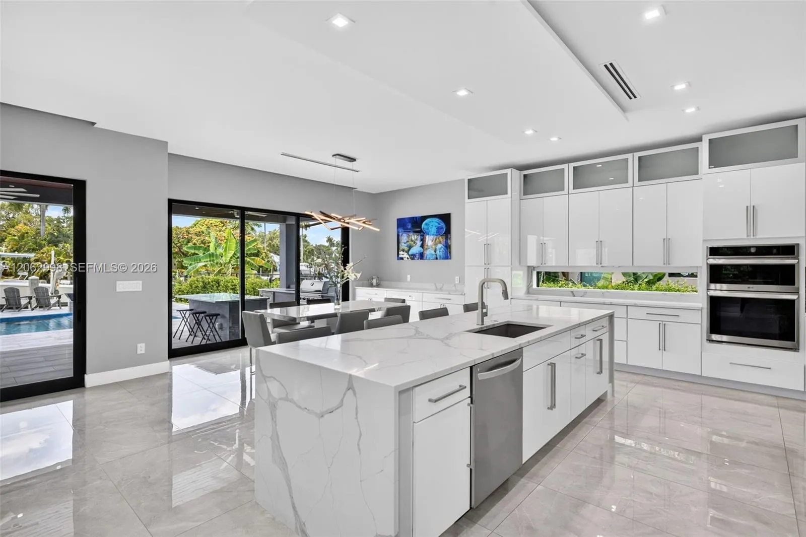 Chef's kitchen w/ counter seating, quartz waterfalls, 2 ovens, pot filler, tons of storage, KraftMaid cabinets
