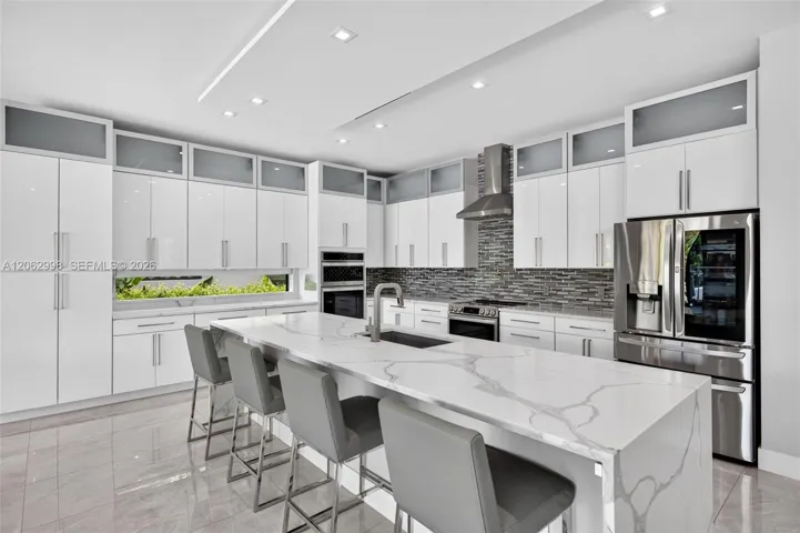 Chef's kitchen w/ counter seating, quartz waterfalls, 2 ovens, pot filler, tons of storage, KraftMaid cabinets