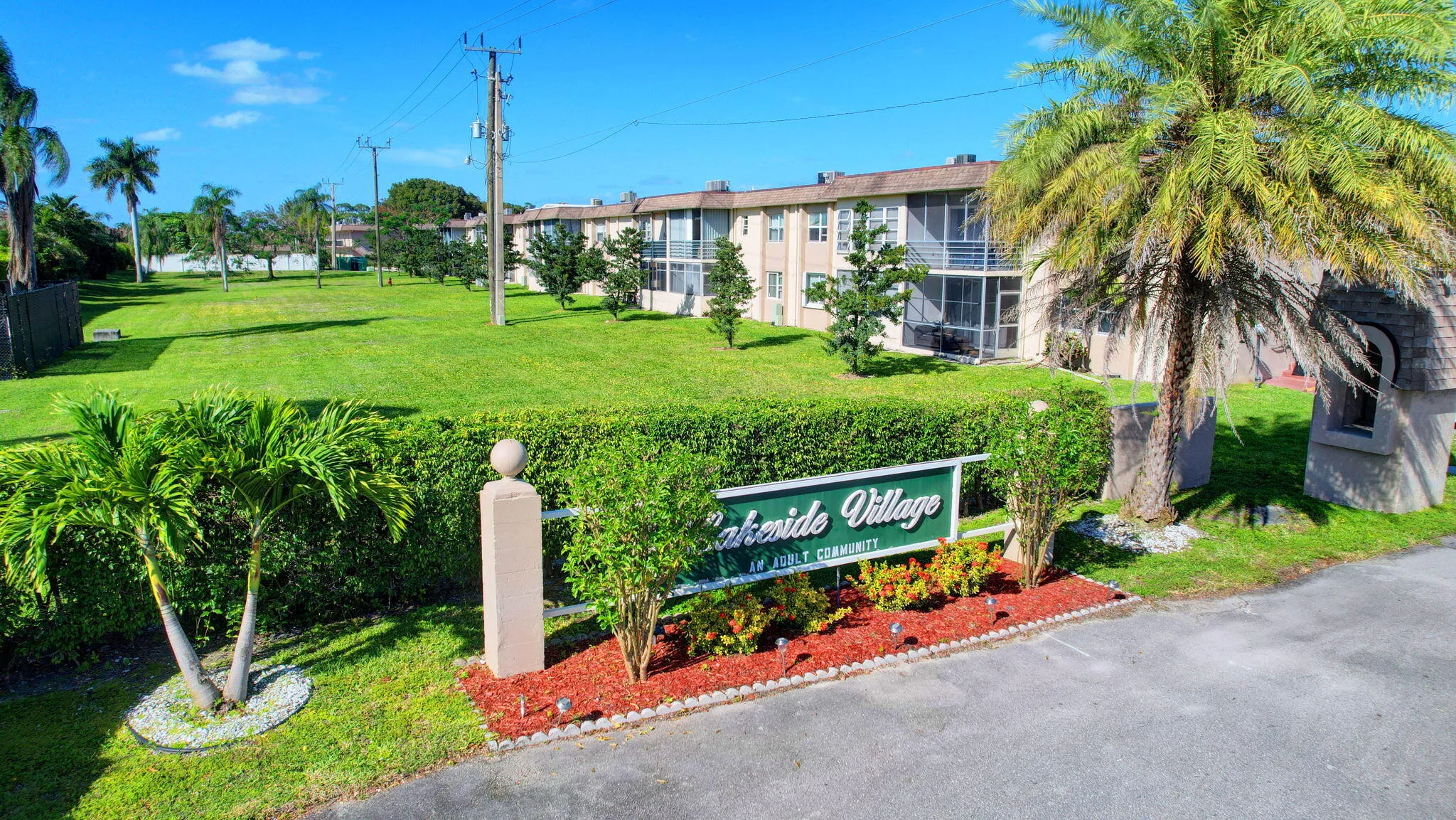 38-web-or-mls-Lakeside Village Palm Spri