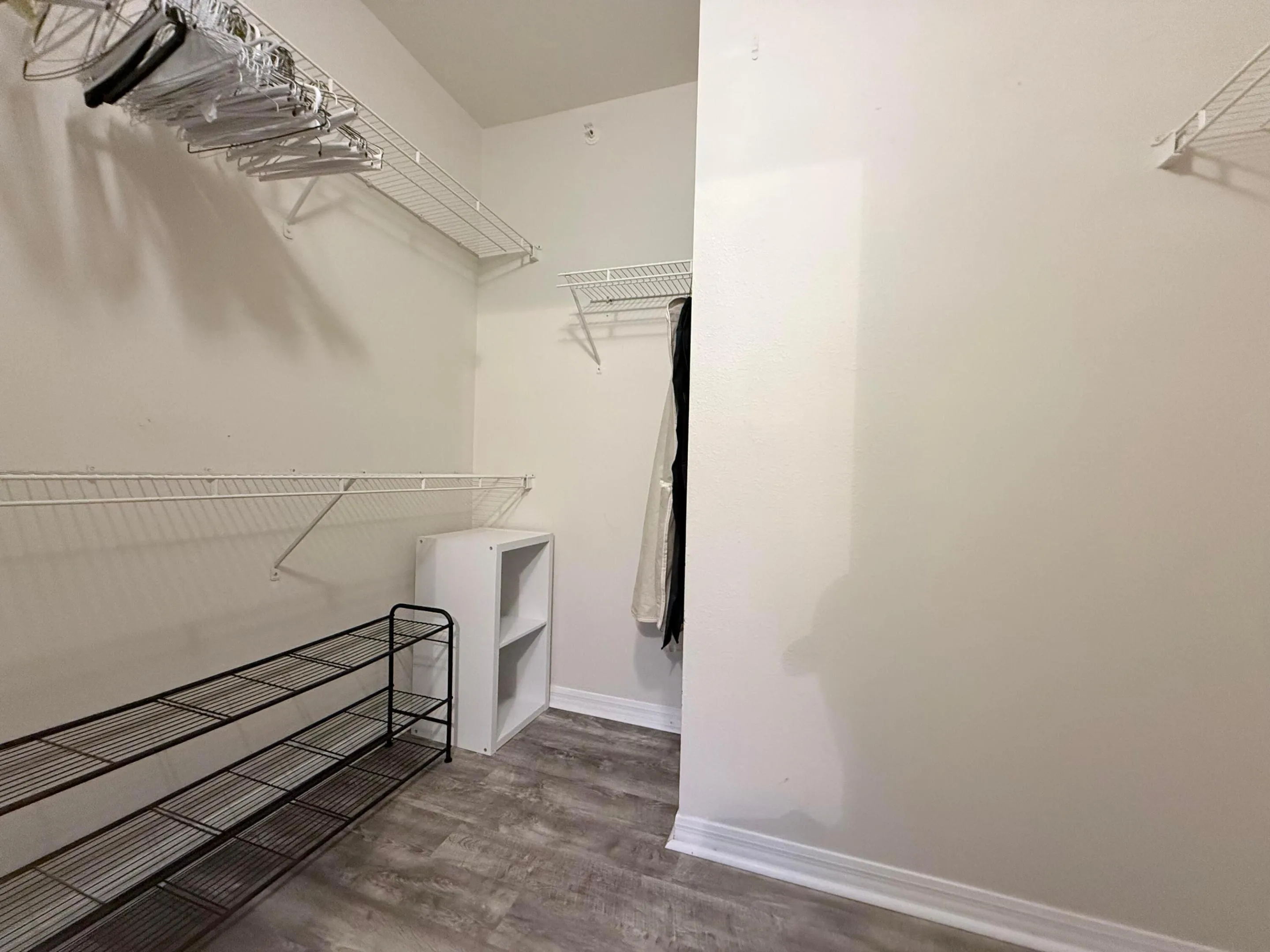 Master Bdrm Walk-In Closet