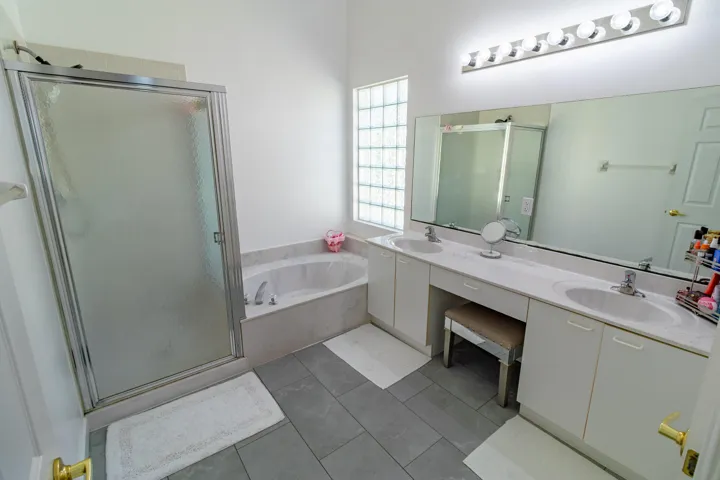 1534 Running Oak Ln-48