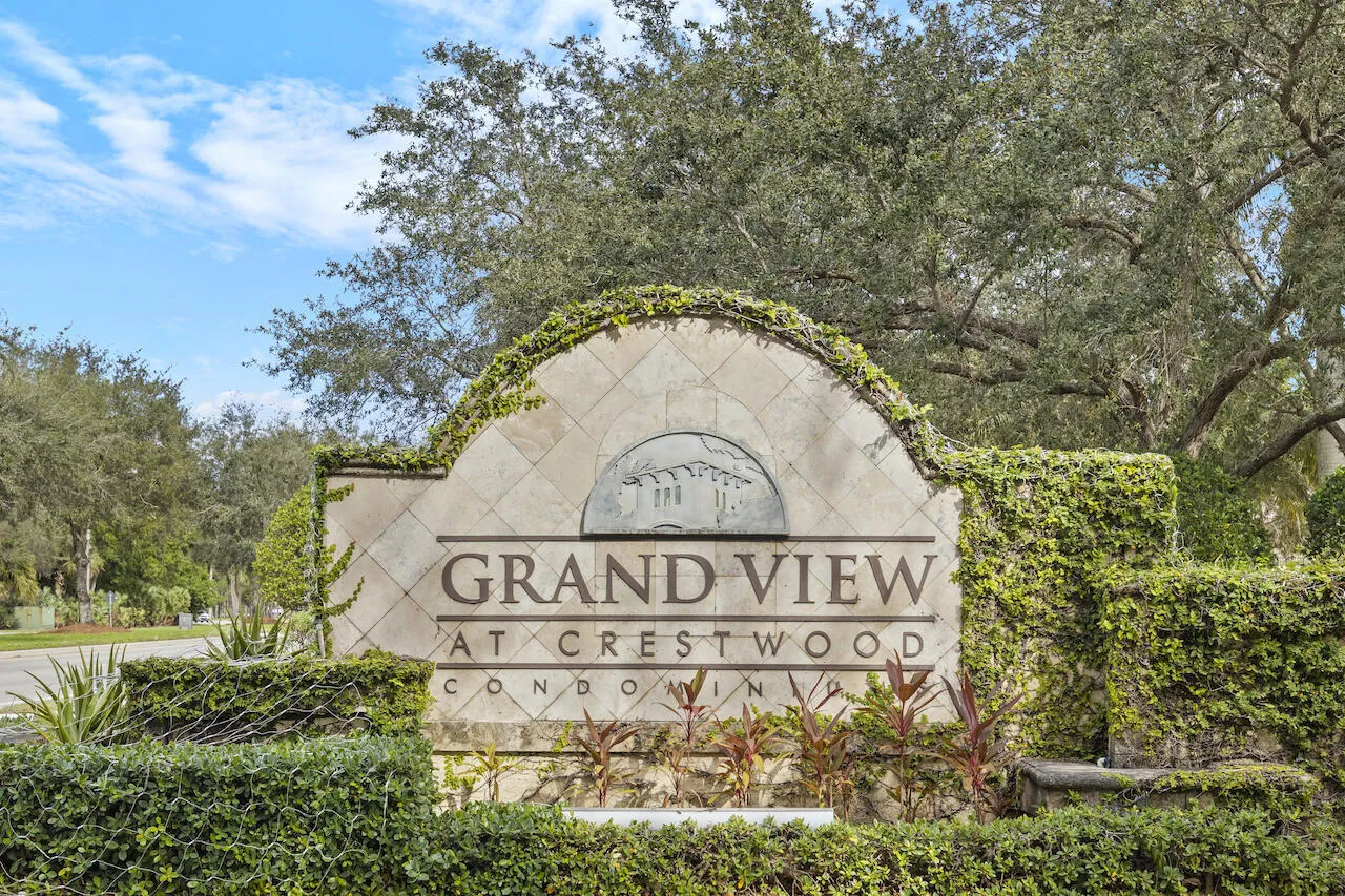 Grand View at Crestwood