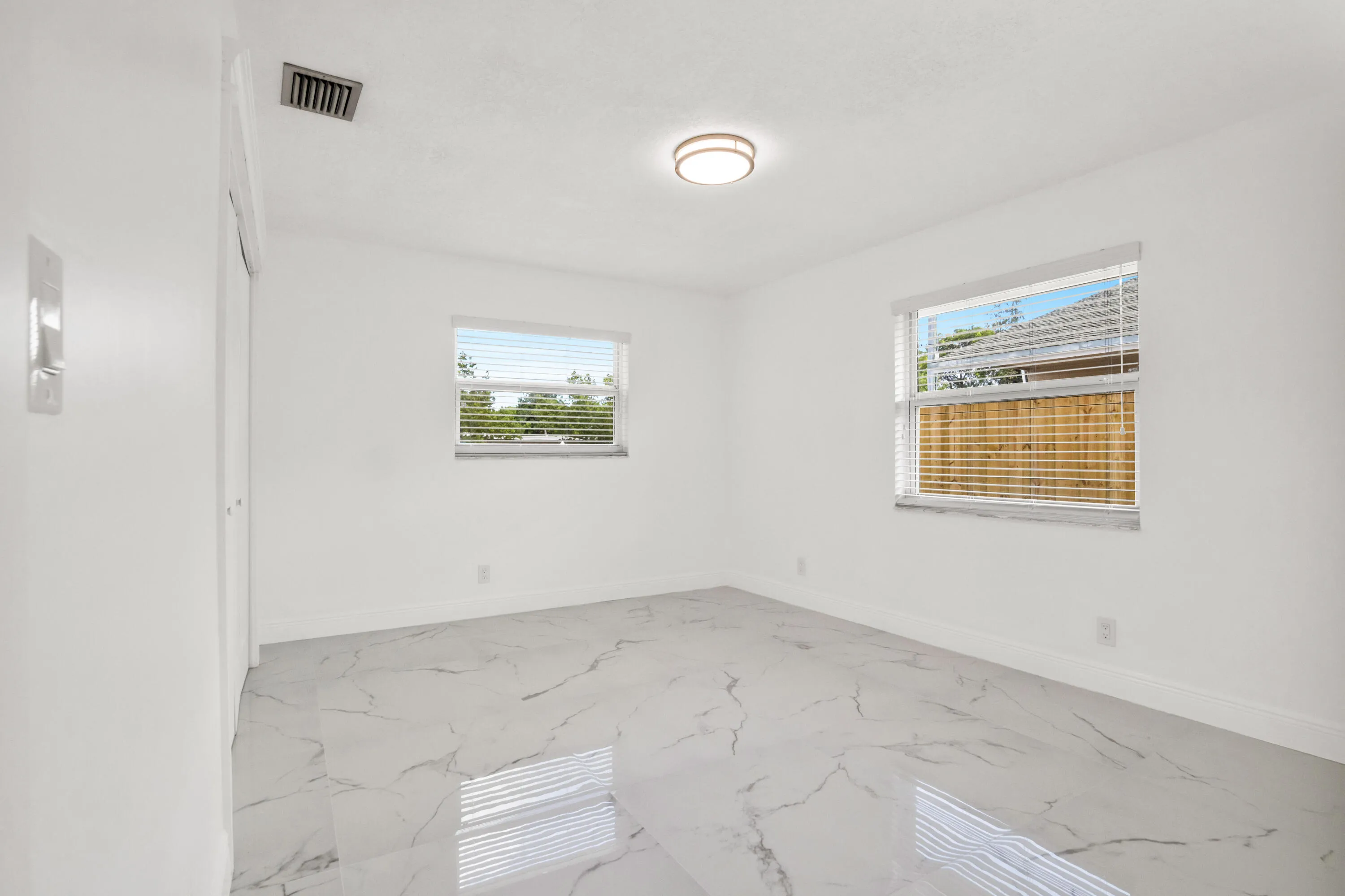 3421 NE 5th AVE-11