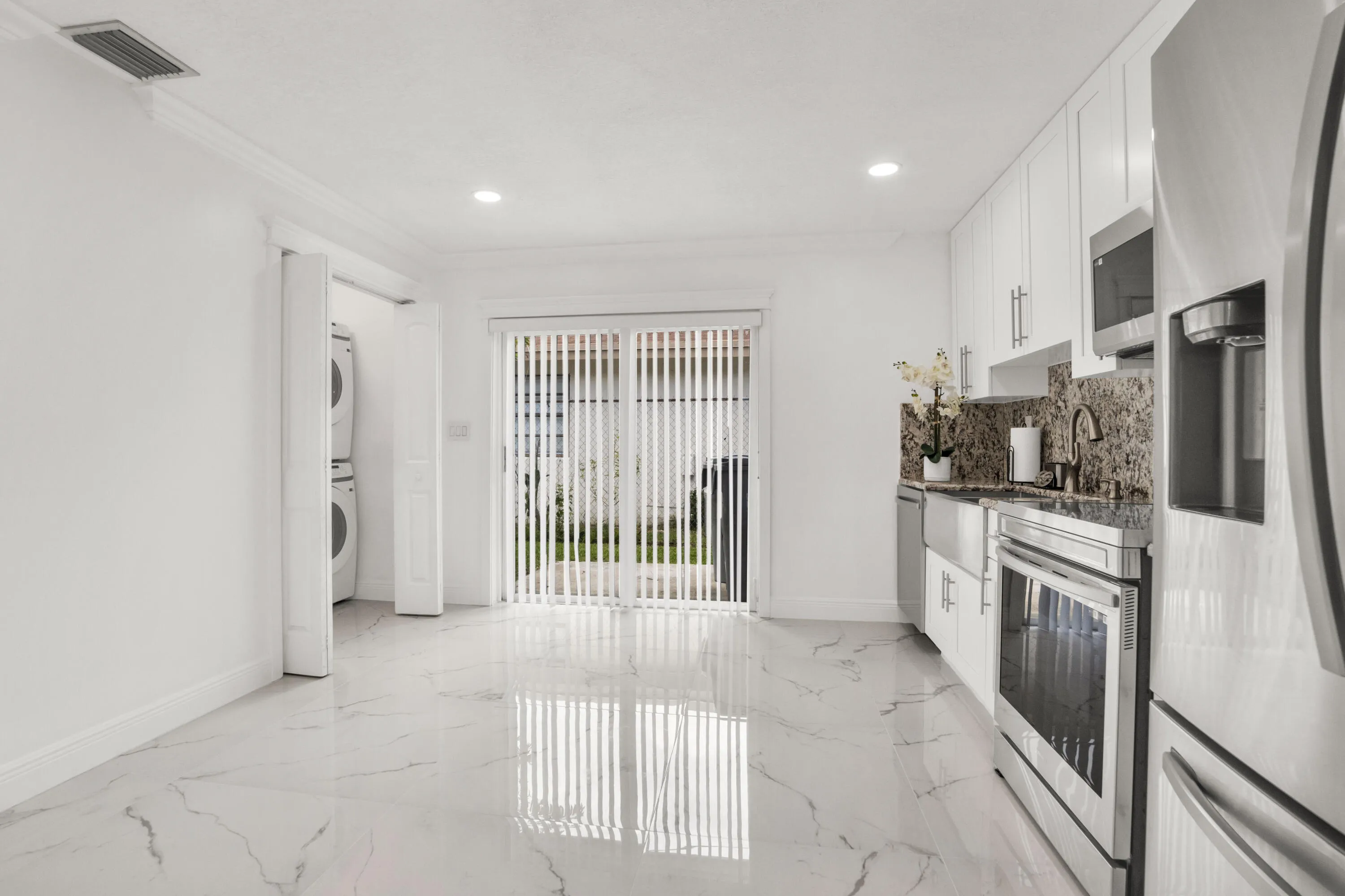 3421 NE 5th AVE-5