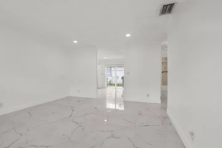 3421 NE 5th AVE-2