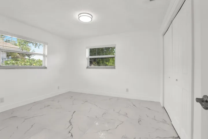 3421 NE 5th AVE-3