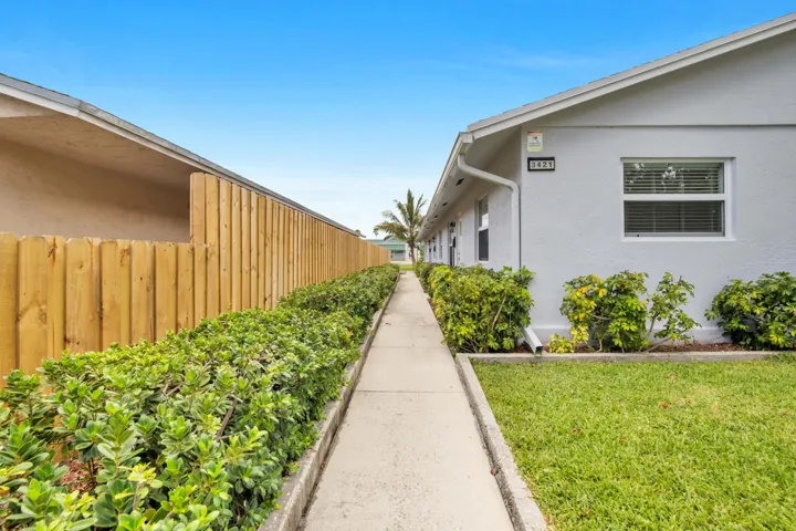 3421 NE 5th AVE-12
