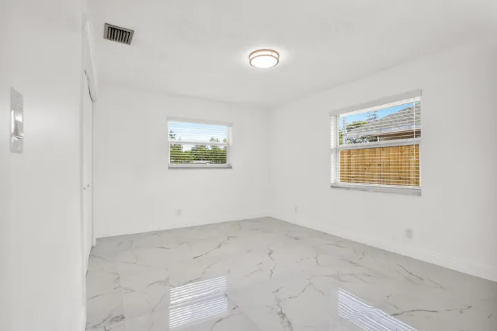 3421 NE 5th AVE-11
