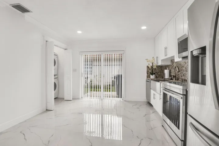 3421 NE 5th AVE-9