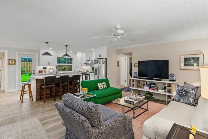 © Clark-2702 SW 6th Street-001