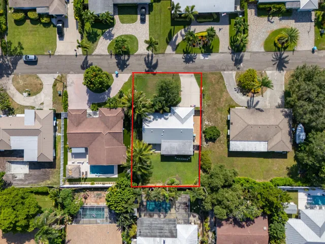 © Clark-2702 SW 6th Street-055