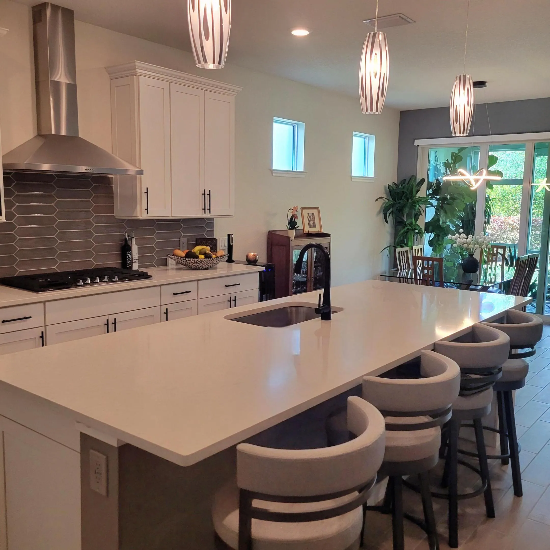 OPEN KITCHEN WITH ISLAND COUNTER BAR DECORATIVE PENDANT LIGHTING