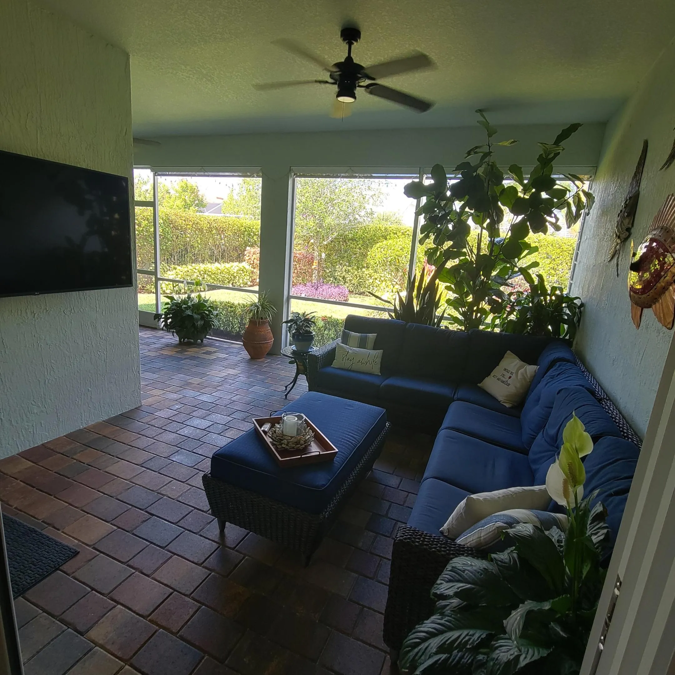 L-SHAPED OPEN PATIO WITH GARDEN VIEWS GREAT FOR GATHERINGS & ENTERTAINING