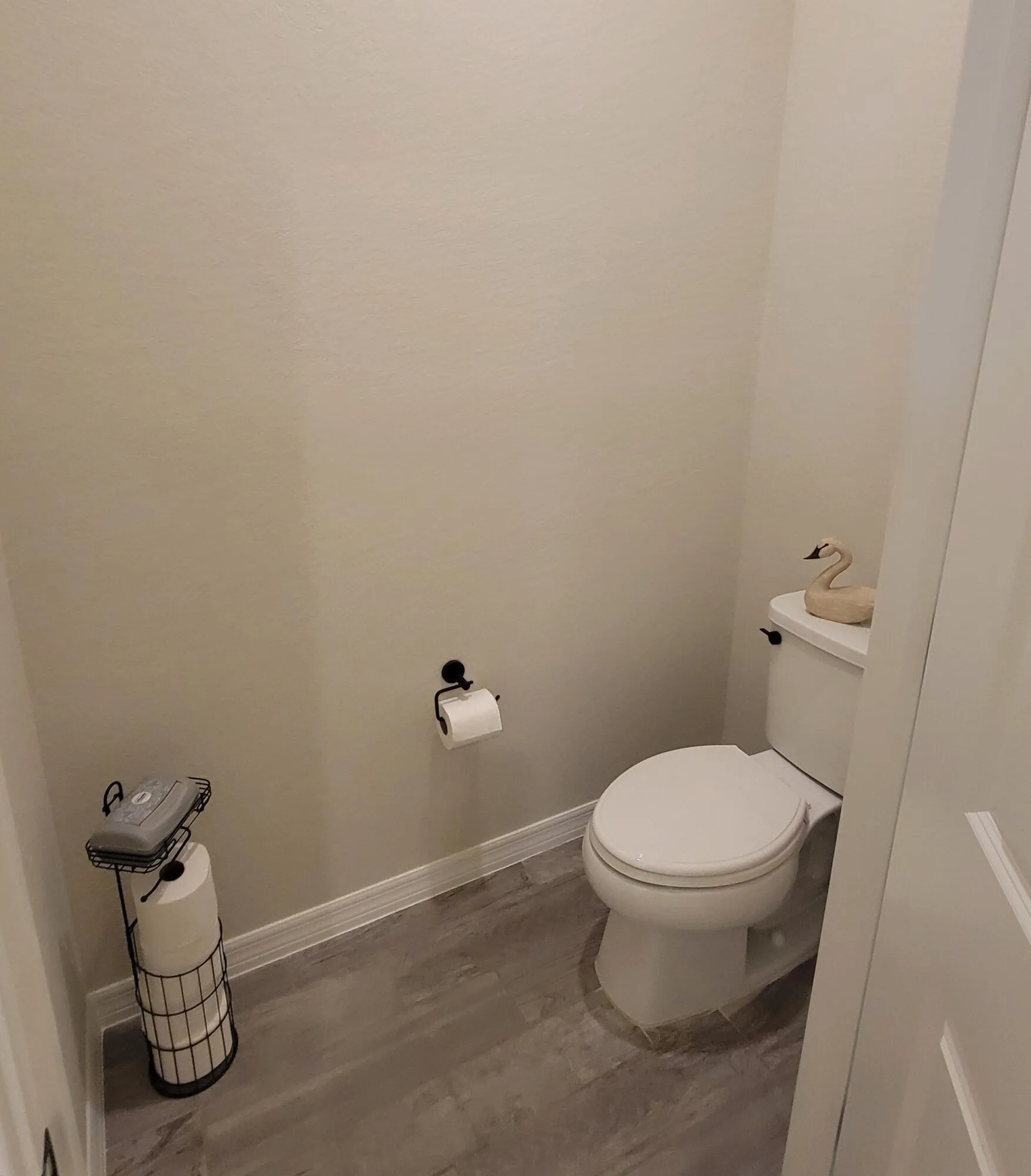 PRIVATE DOOR WATER CLOSET