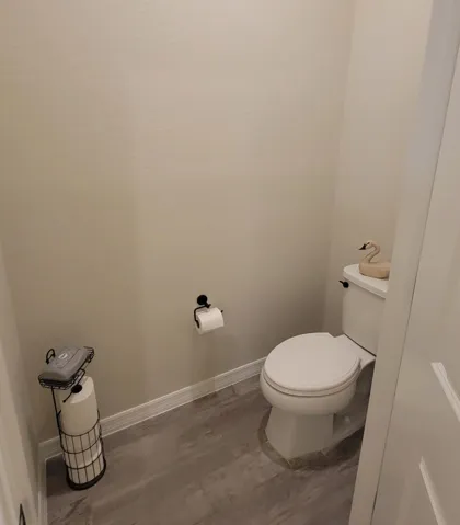 PRIVATE DOOR WATER CLOSET