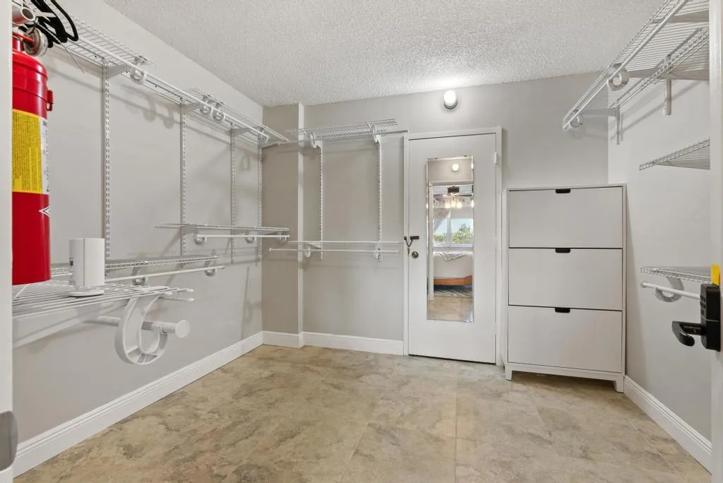 Boutique style dressing room with shoe cabinet & loads of​​‌​​​​‌​​‌‌​‌‌​​​‌‌​‌​‌​‌​​​‌​​ storage
