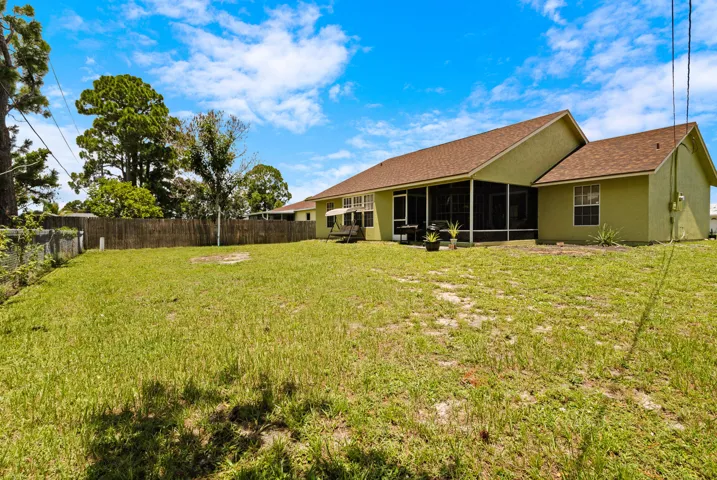 Yard / Gardens