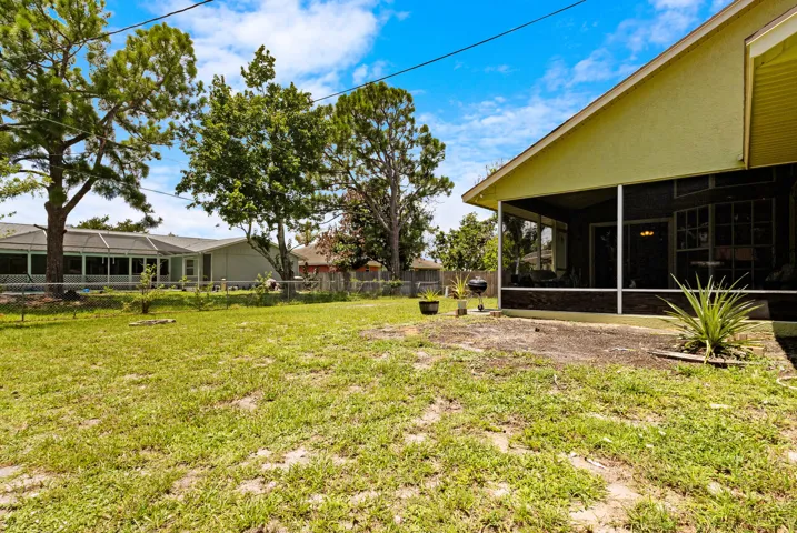Yard / Gardens