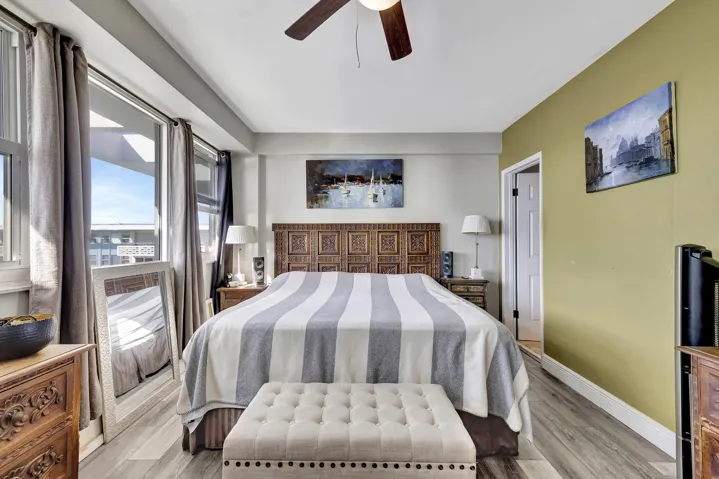 1900 S Ocean Drive 1702