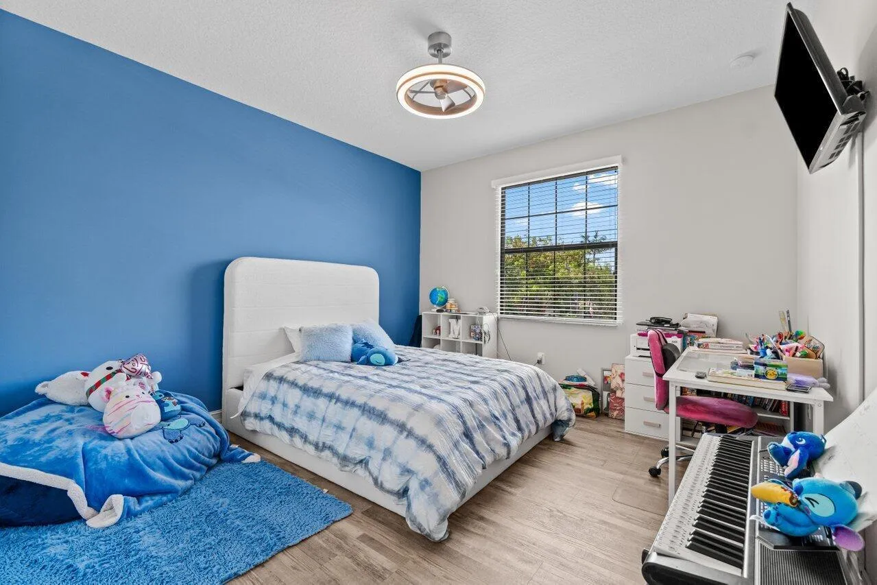 022-8128SnowflakeObsidianTrail-DelrayBea