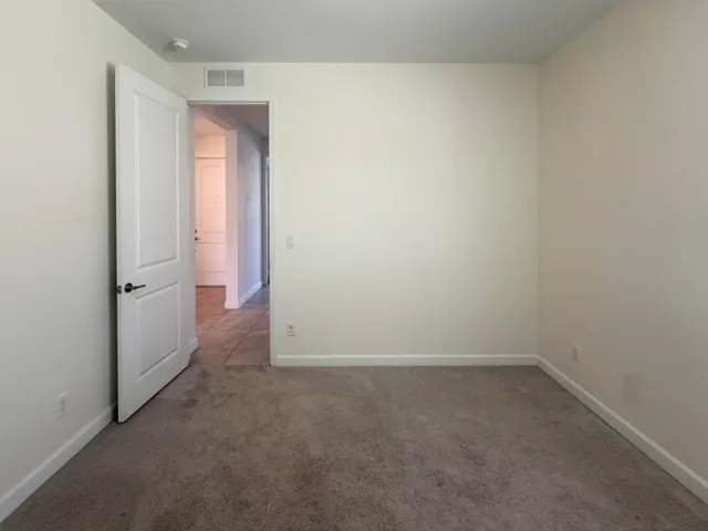 Neutral-toned carpeting paired with light walls and white baseboards