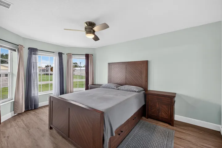443 Southwest Homeland Rd-010